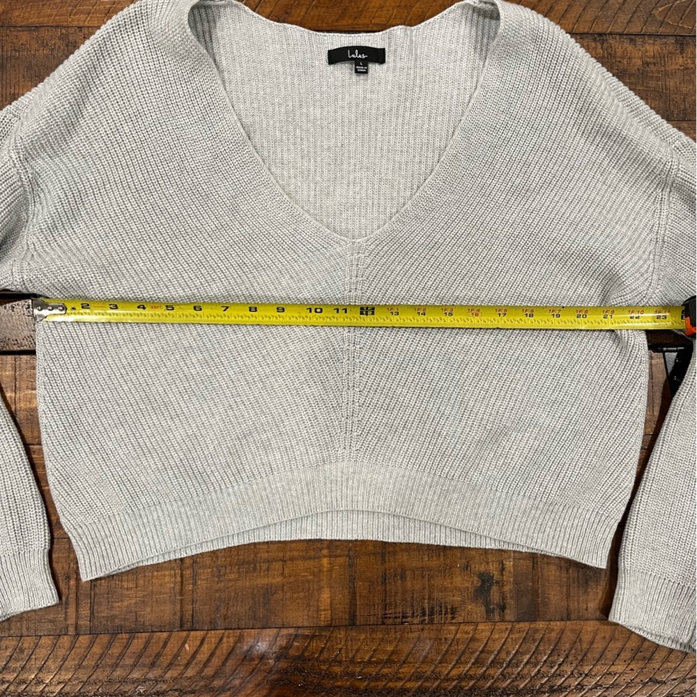 Lulus deep v sweater - Picture 3 of 4